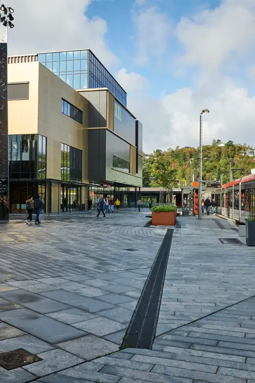 Lagunen Storsenter fasade og bybane