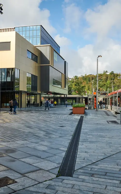 Lagunen Storsenter fasade og bybane