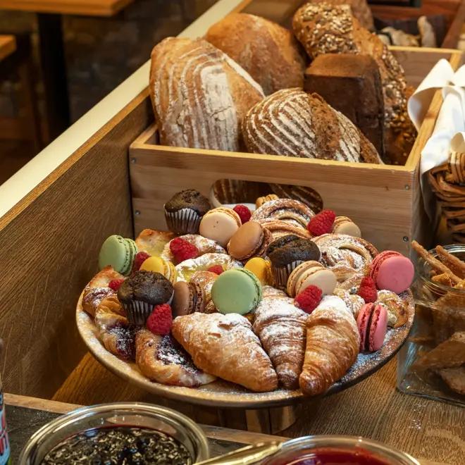 croissanter, makroner