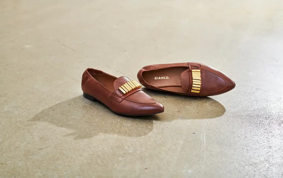 miljøbilde av et par mokasiner fra bianco
