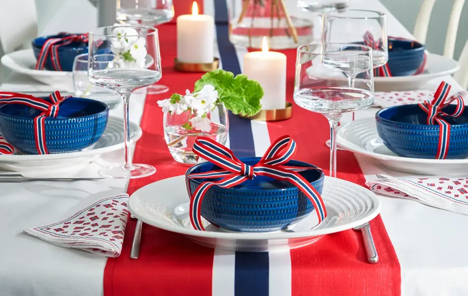 105012162 105012163 105012164 Fanny teflon hvit 106002057 Hipp hurra bordløper 30x200 105018350 festdag serviett 33x33_3.jpg