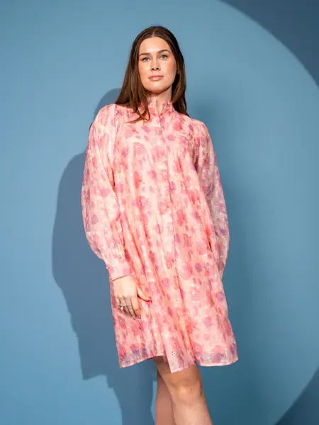 Kjoler mai festligheter og bryllup