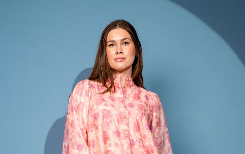 Kjoler mai festligheter og bryllup