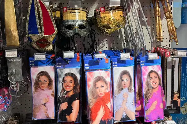 Ansiktsmasker utstilt i butikk