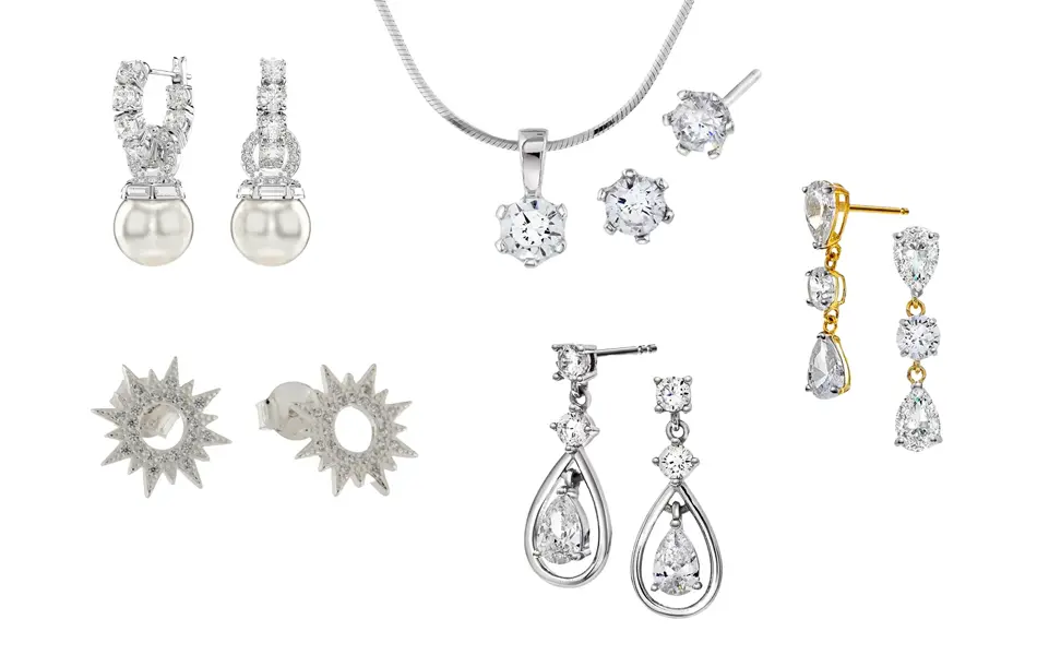 Sølv øredobber med stener og perle, sett med kjede og øredobber med stener, stjerneformede øredobber, dråpeøredobber med stener, øredobber med tre stener.