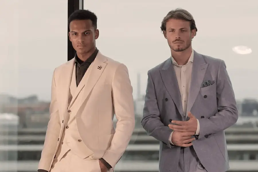 To kjekke menn i stilig dress