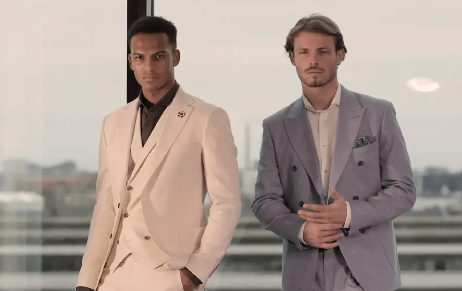 To kjekke menn i stilig dress