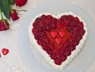 Hjertekake med bringebær