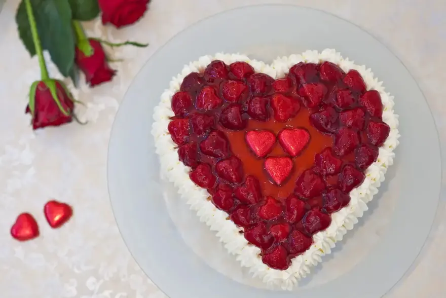 Hjertekake med bringebær