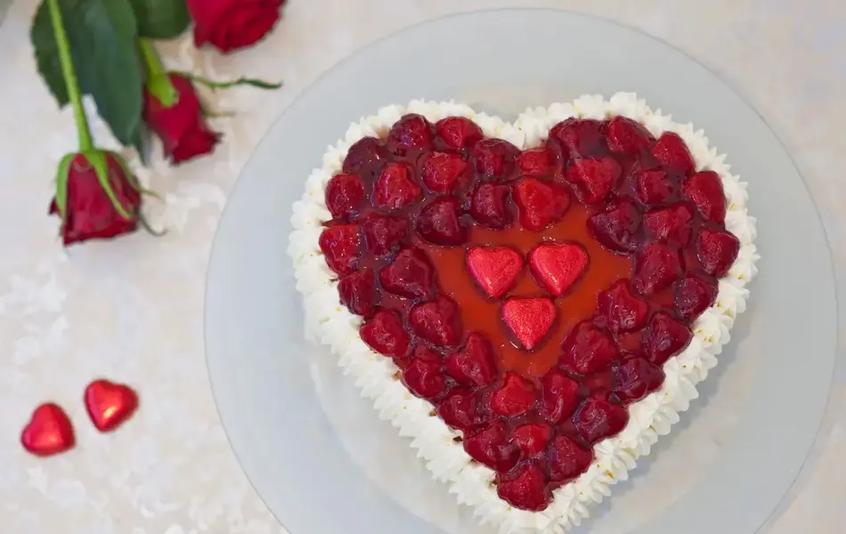 Hjertekake med bringebær
