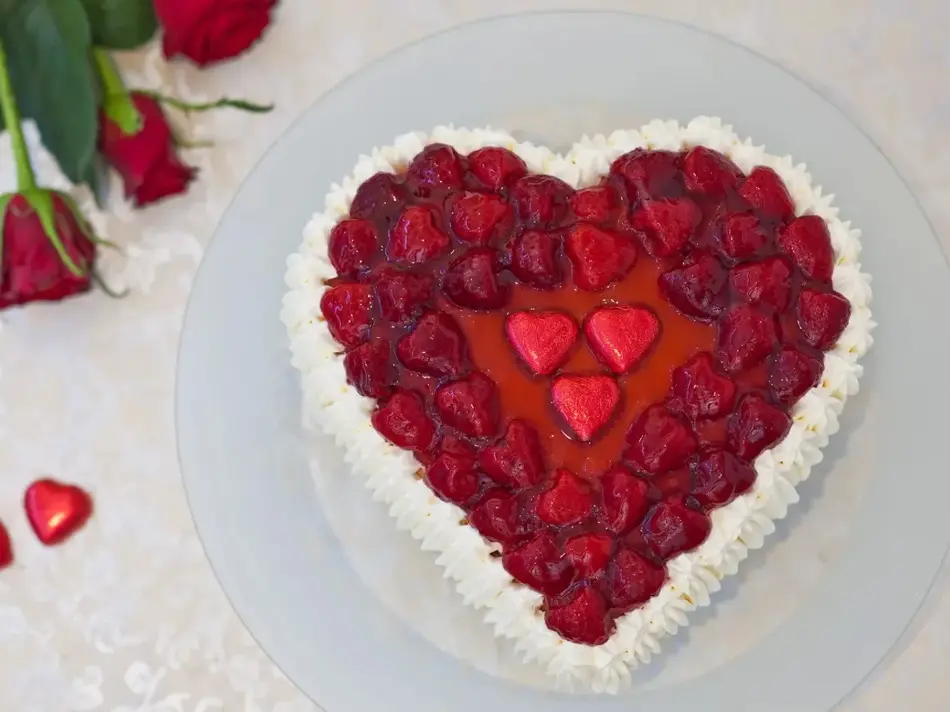 Hjertekake med bringebær