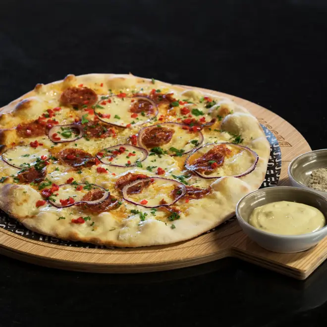 Nærbilde av pizza på Thon Hotel Oslo Airport