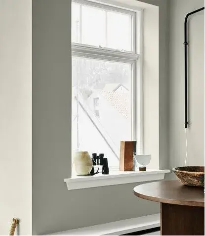 grå vegger i en stue