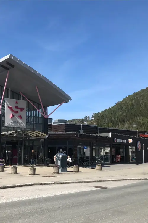 Fasadebilde av kjøpesenteret Namsos Storsenter.