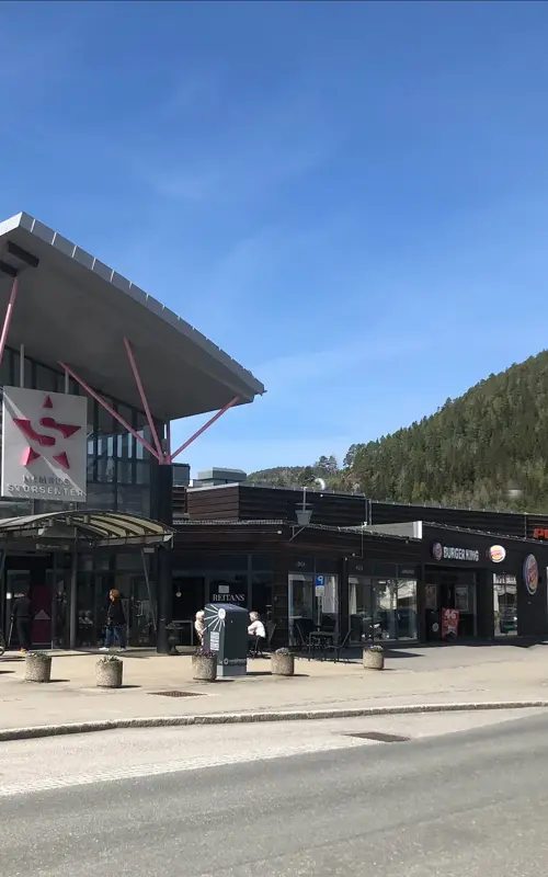 Fasadebilde av kjøpesenteret Namsos Storsenter.