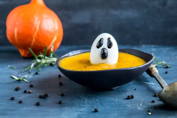 Gresskarsuppe med spøkelsesegg