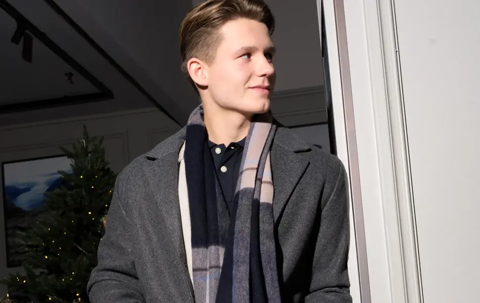 Frakk og skjerf fra Cubus.