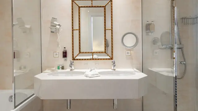 Stanhope_Hotel_Suite_Bathroom