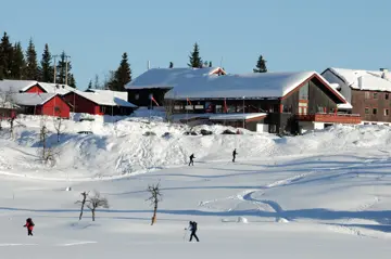 Vinterlandskap på utsiden av Austlid Fjellstue på Thon Hotel Skeikampen