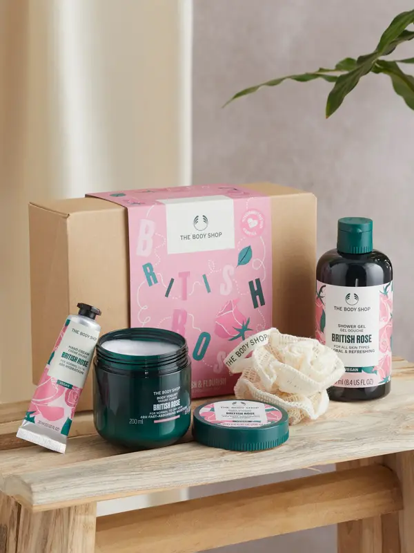 Gavesett med håndkrem, bodylotion og dusjsåpe fra The Body Shop