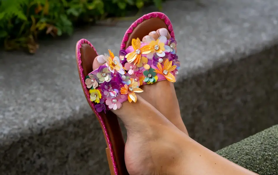 Blomster slip in sandaler