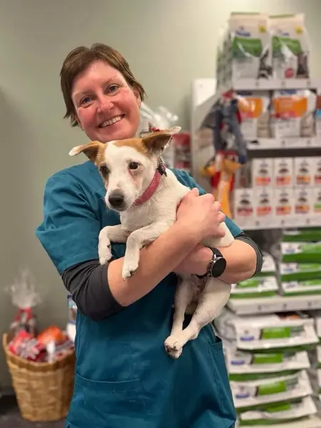 veterinær i butikk.jpg