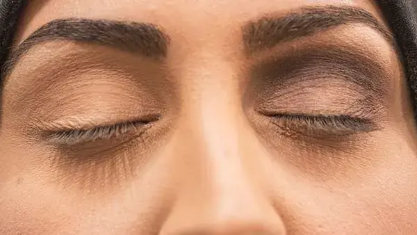 Øyne som blir sminket
