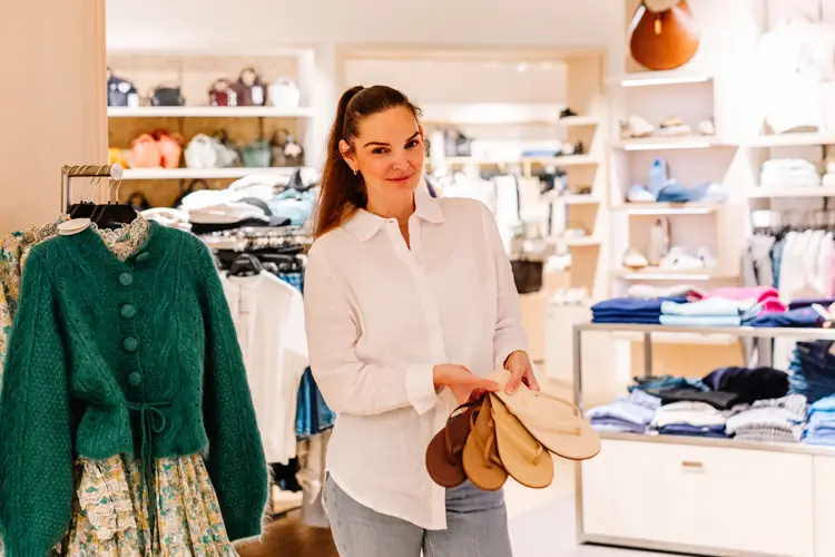 Sommer betyr tid for åpne sko og hva er vel mer behagelig enn å lufte føttene i et par fine sandaler? 