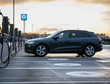 Bilder av kundereise når man parkerer eller lader