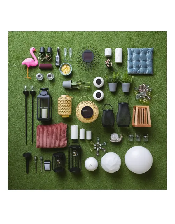 Oversiktbilde av lyskilder og forskjellig interiør til uteplassen