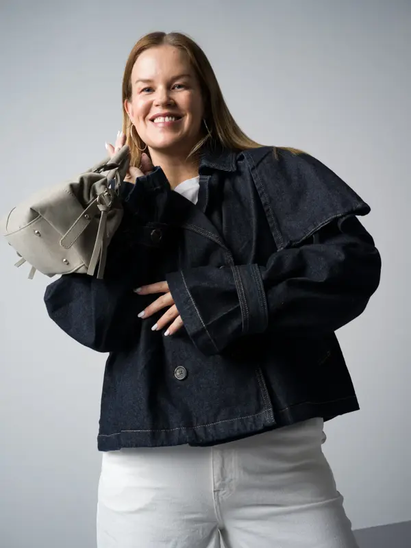 Gina Tricot trenchcoat 699 The Vibe bukser 2000 Gina Tricot veske 399 Scorett pumps 999-5