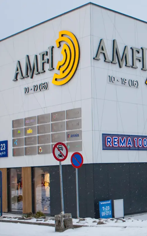 Fasadebilde av AMFI Florø med inngang
