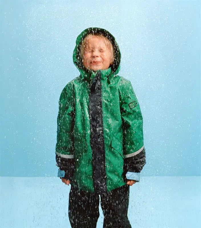 Barn med yttertøy fra Lindex