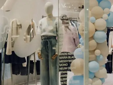 Qomo butikkvindu Sandvika Storsenter