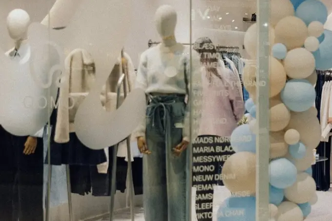 Qomo butikkvindu Sandvika Storsenter