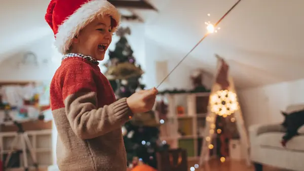 gutt med stjerneskudd