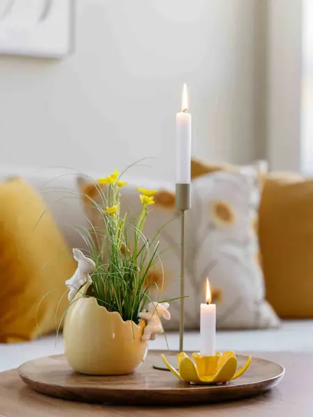 Dekorert bord til påske på en stue