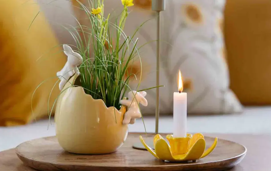 Dekorert bord til påske på en stue