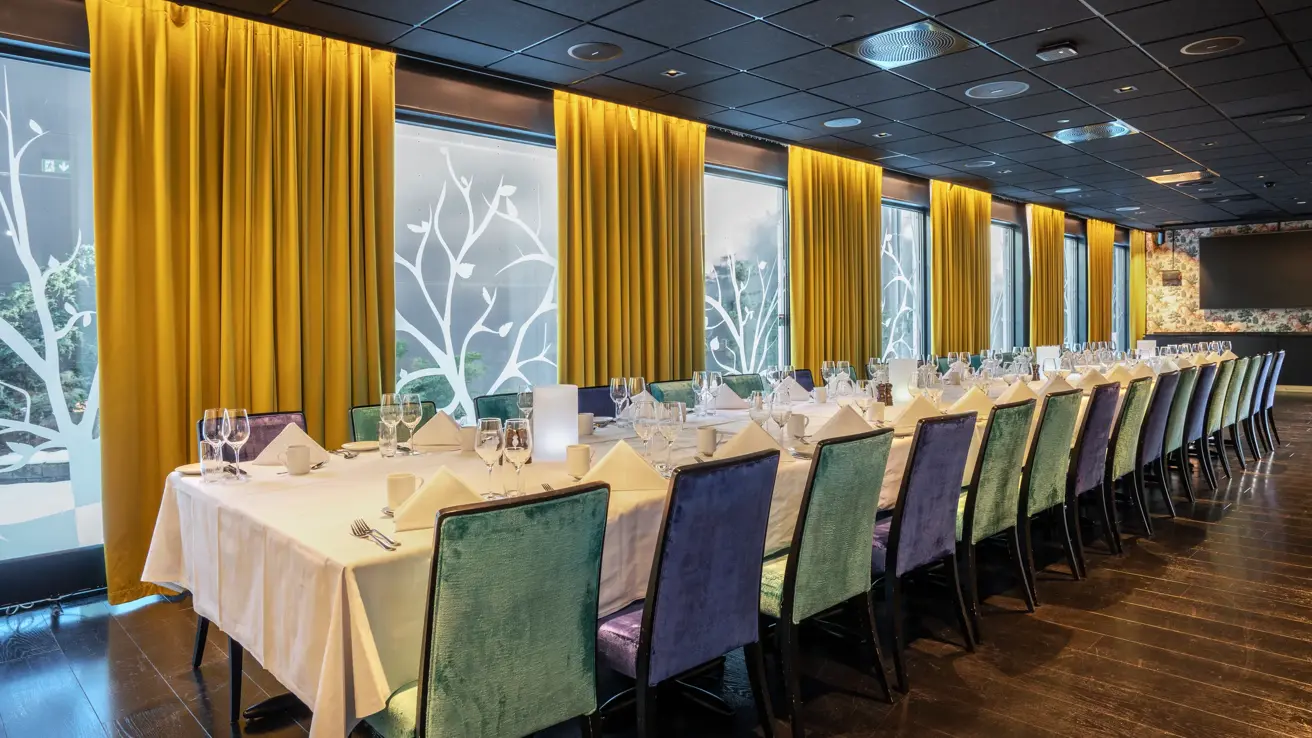 Thon_Hotel_Oslo_Airport_Bar_Bassit_Chambre_Separee_Langbord