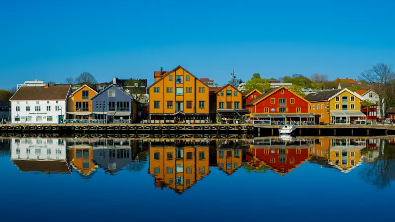 Utsiktsbilde over Tønsberg brygge om sommeren