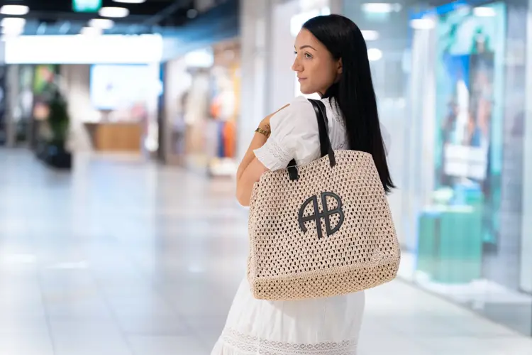 Strandnett fra Anine Bing hos Kiman Woman 4500,-