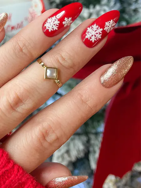 Dame nye lakkerte negler