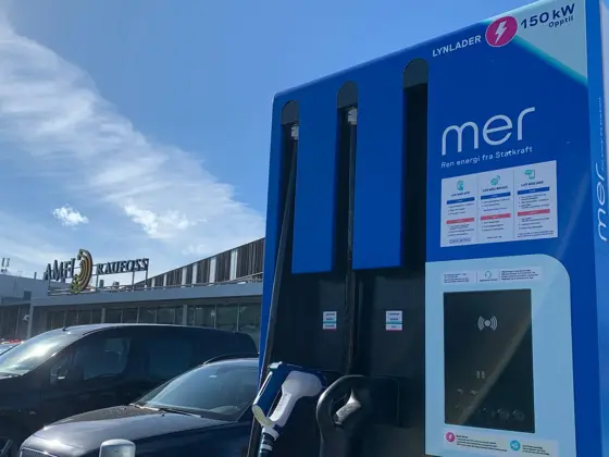 Lynlader for elbil på Amfi Raufoss