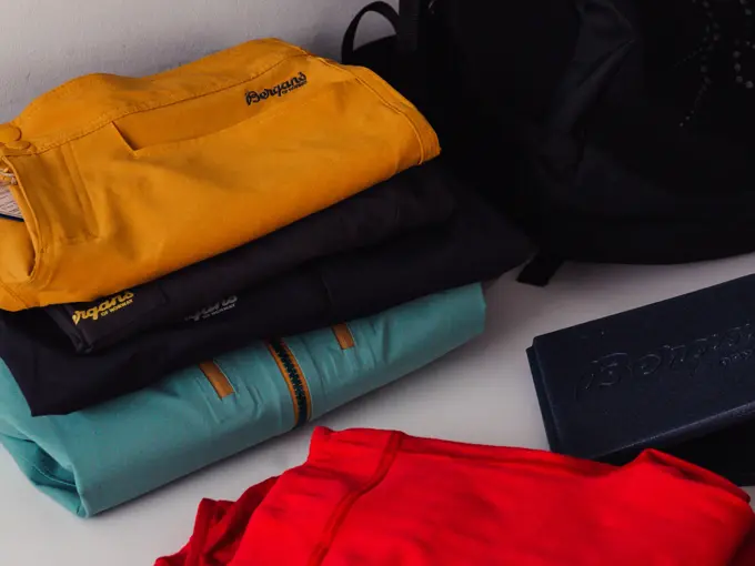 Solbriller, bademote og pakkeliste