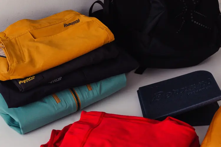 Solbriller, bademote og pakkeliste