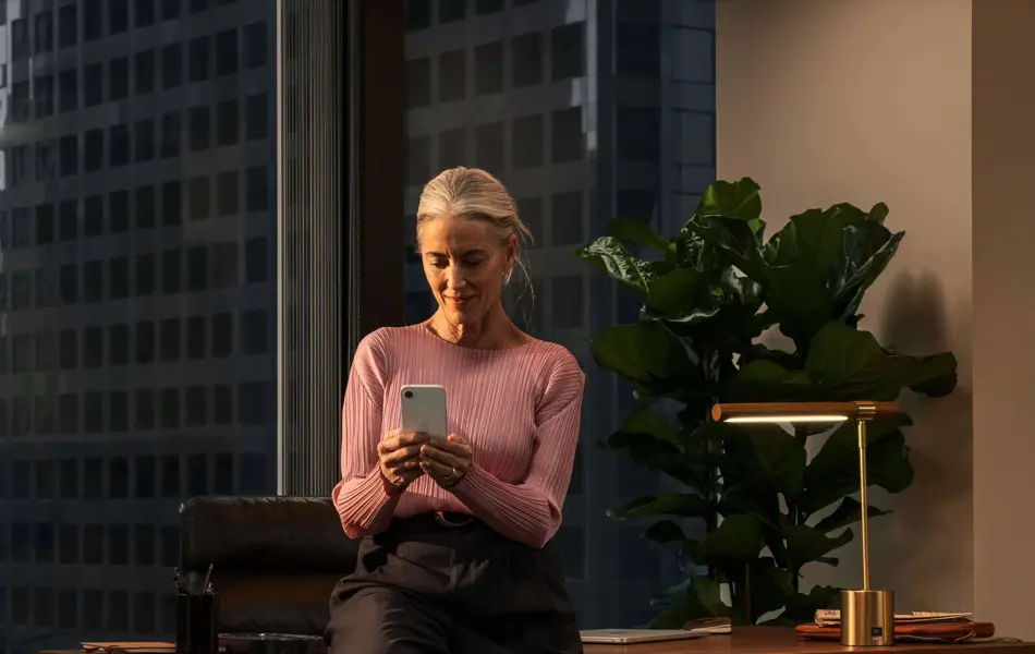 iPhone 17e - Lifestyle