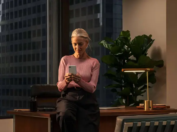 iPhone 17e - Lifestyle