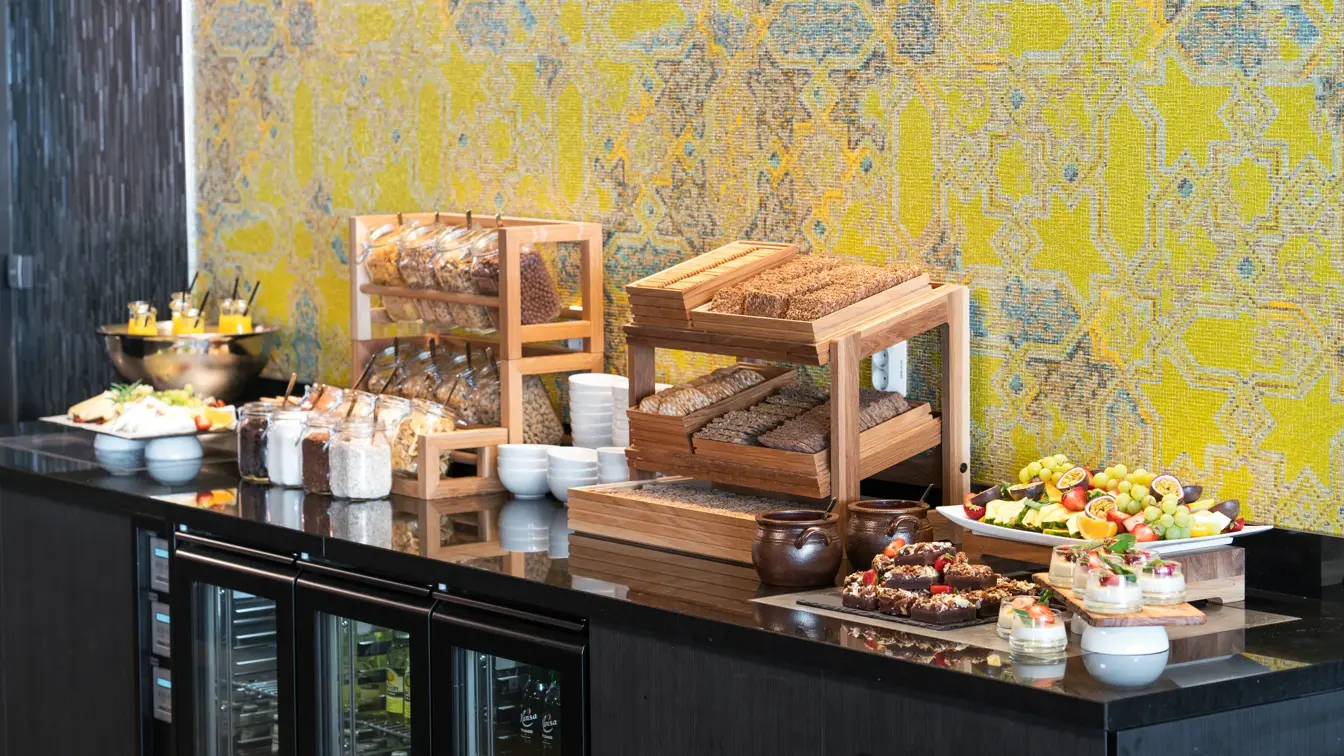 Frokost i frokostsal på Thon Hotel Orion i Bergen Sentrum