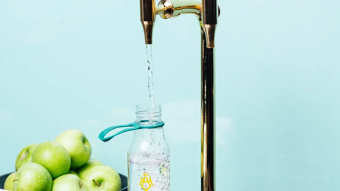 Vannstasjon, eple, håndklær 