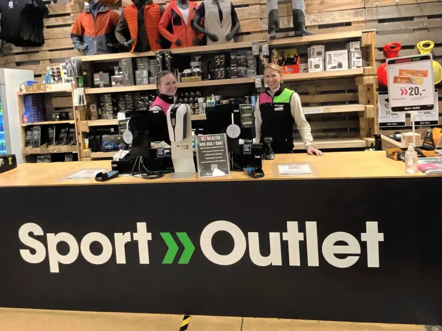 to damer bak en disk